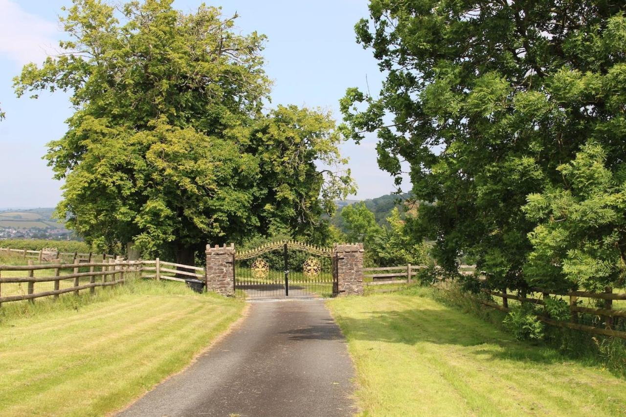 Romantic Rural Break In Countryside Castle Grounds Private Retreat Wizards Rest Bishops Tawton Dış mekan fotoğraf